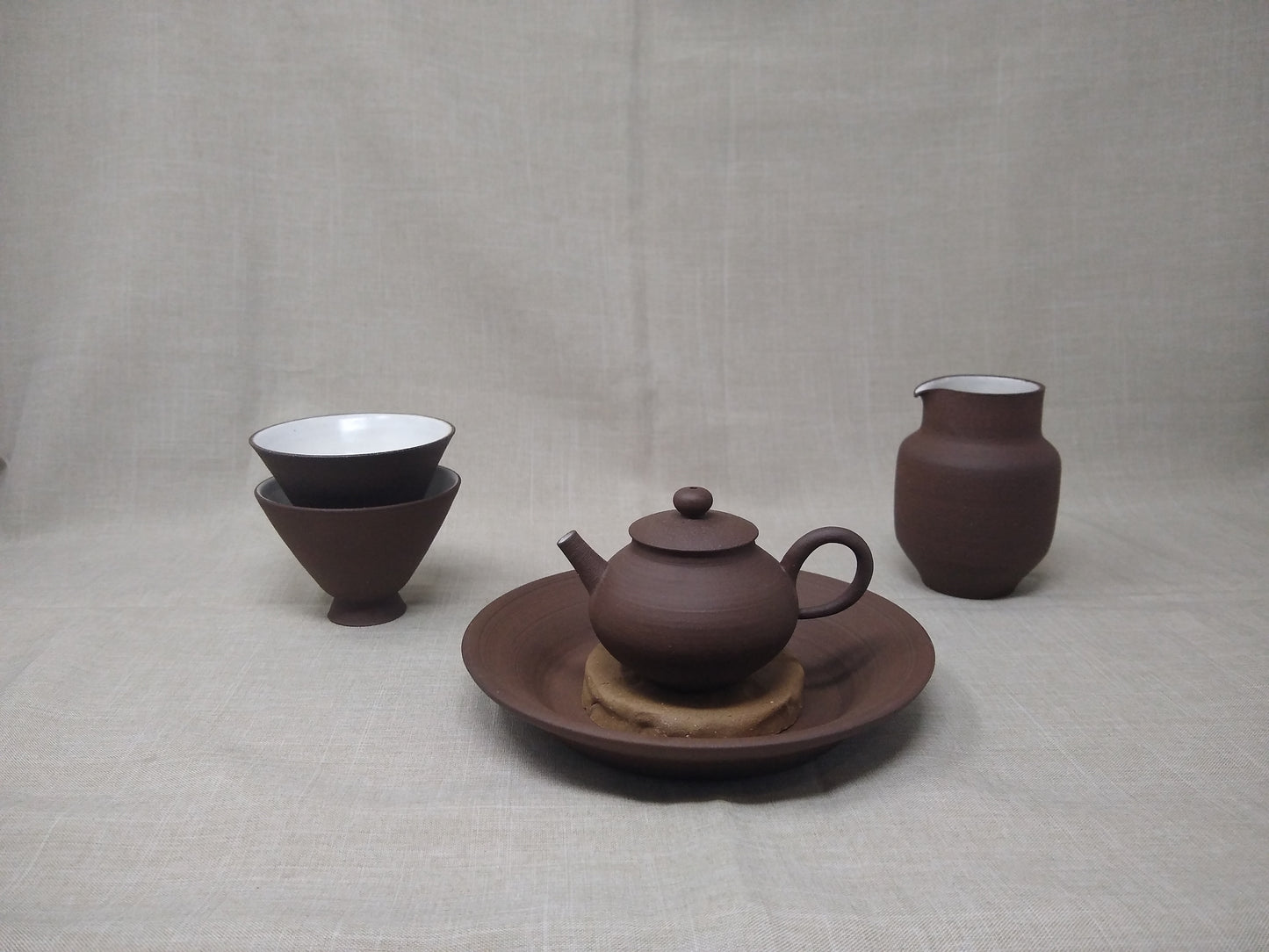 Gong Fu set. 90ml teapot, two 80ml cups, pitcher, and tray.