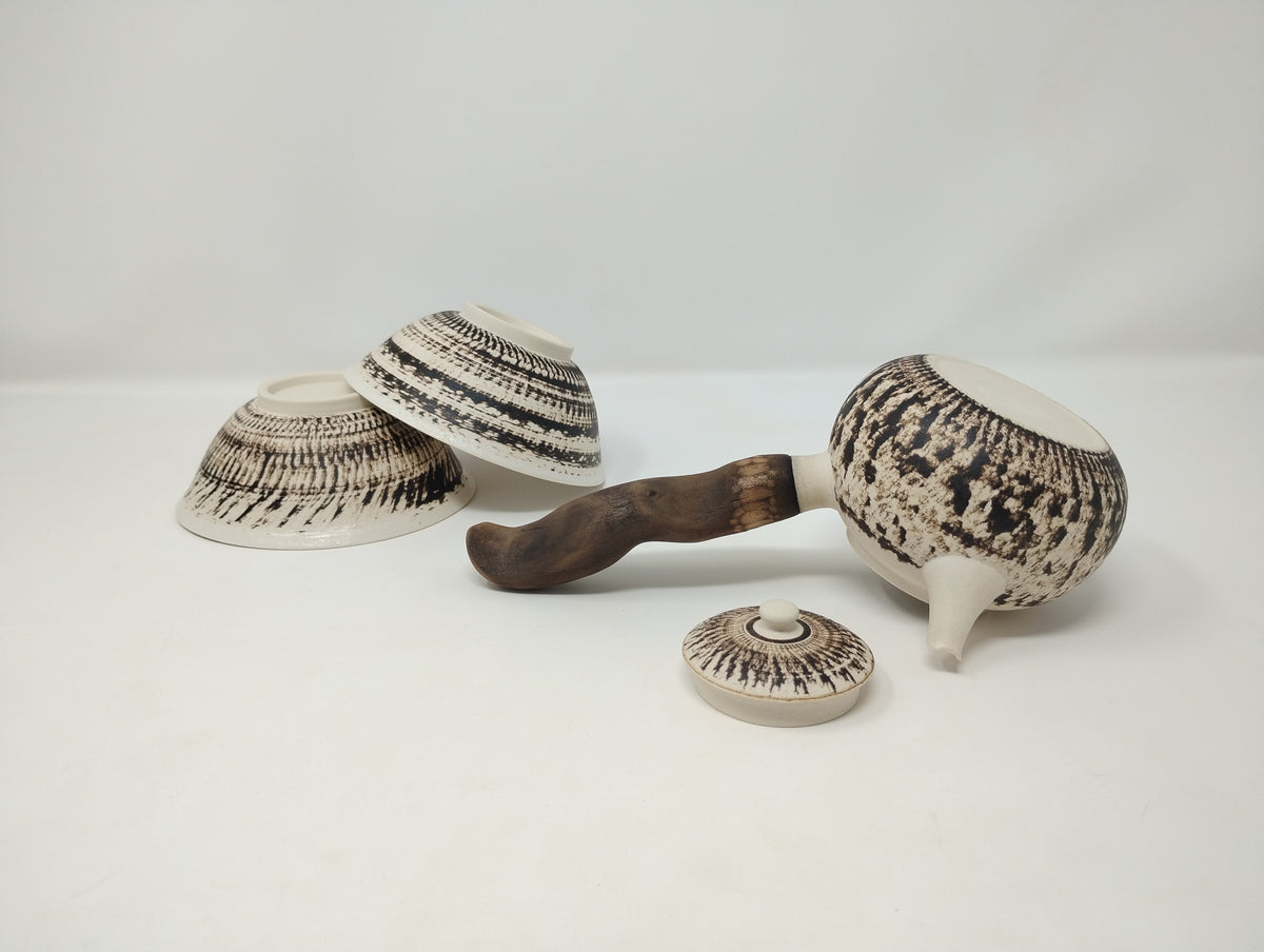 290ml Chattered Porcelain Kyusu with two matching bowls